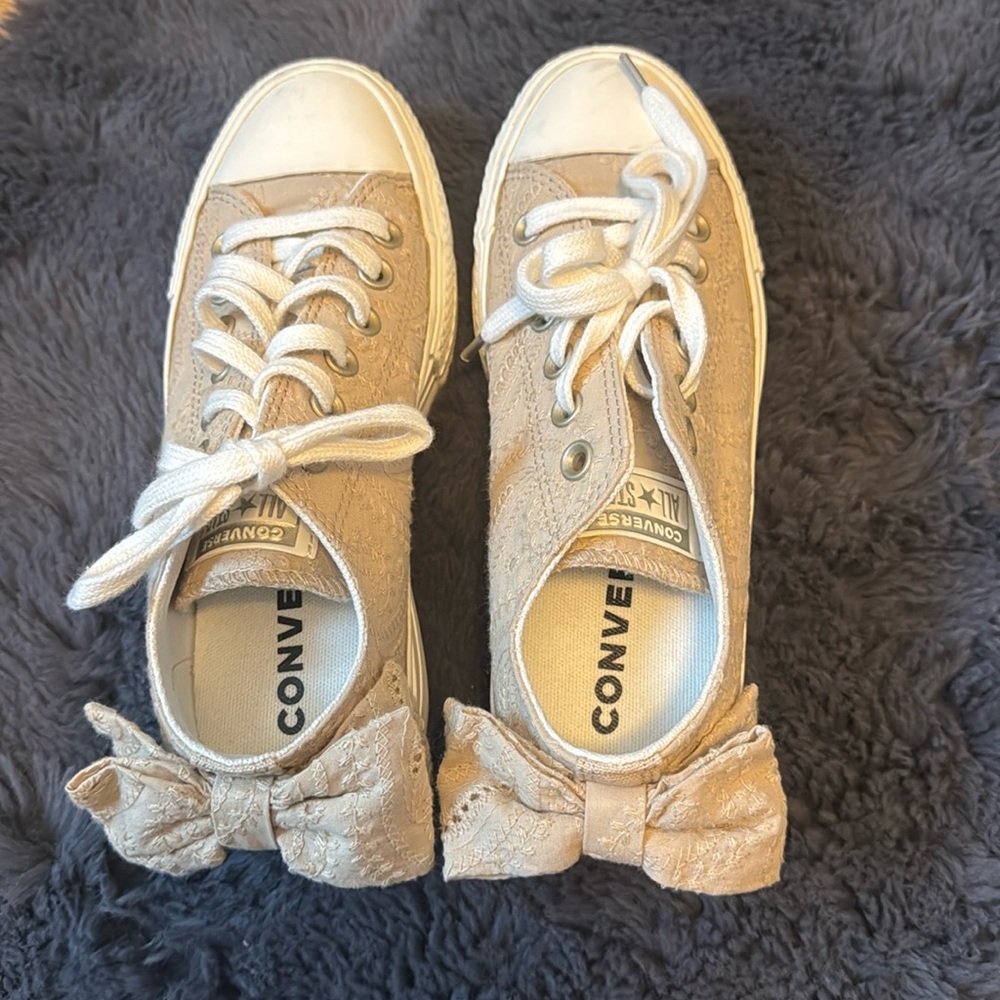 Bow Converse